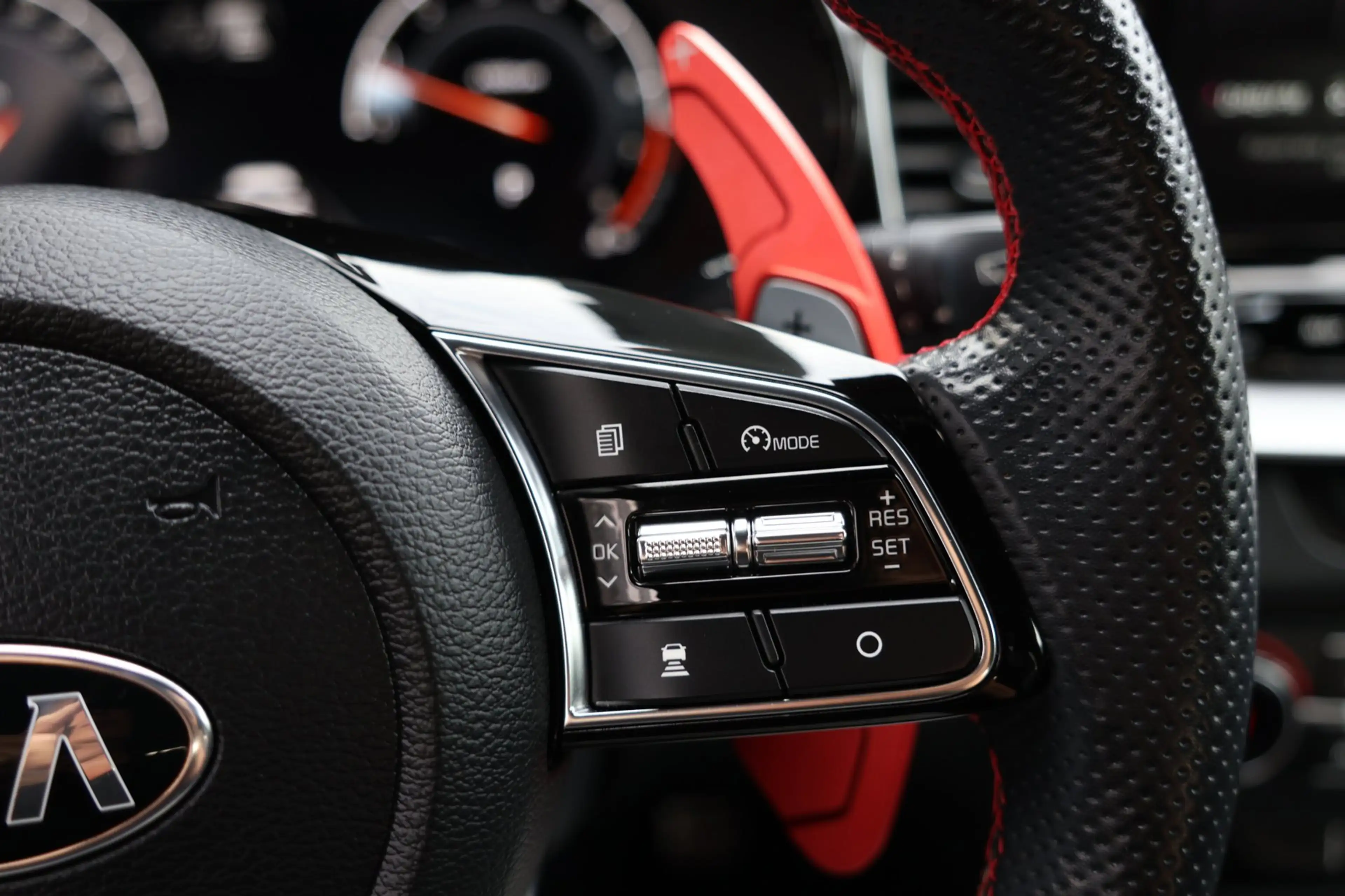Kia Ceed / cee'd 1.6 T-GDi GT 204PK Pano Carplay JBL Keyless !! — photo 24
