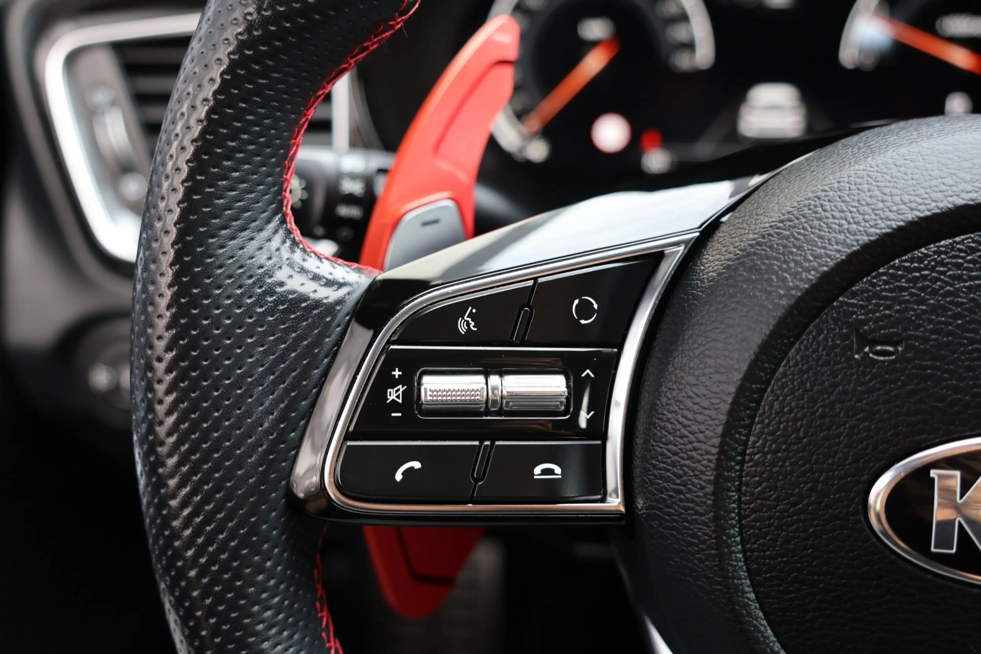 Kia Ceed / cee'd 1.6 T-GDi GT 204PK Pano Carplay JBL Keyless !! — photo 23