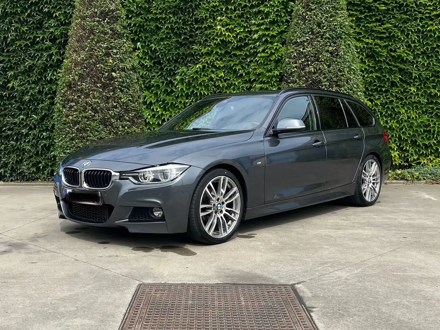 BMW 320 320d Touring Aut. M Sport Grijs - 1