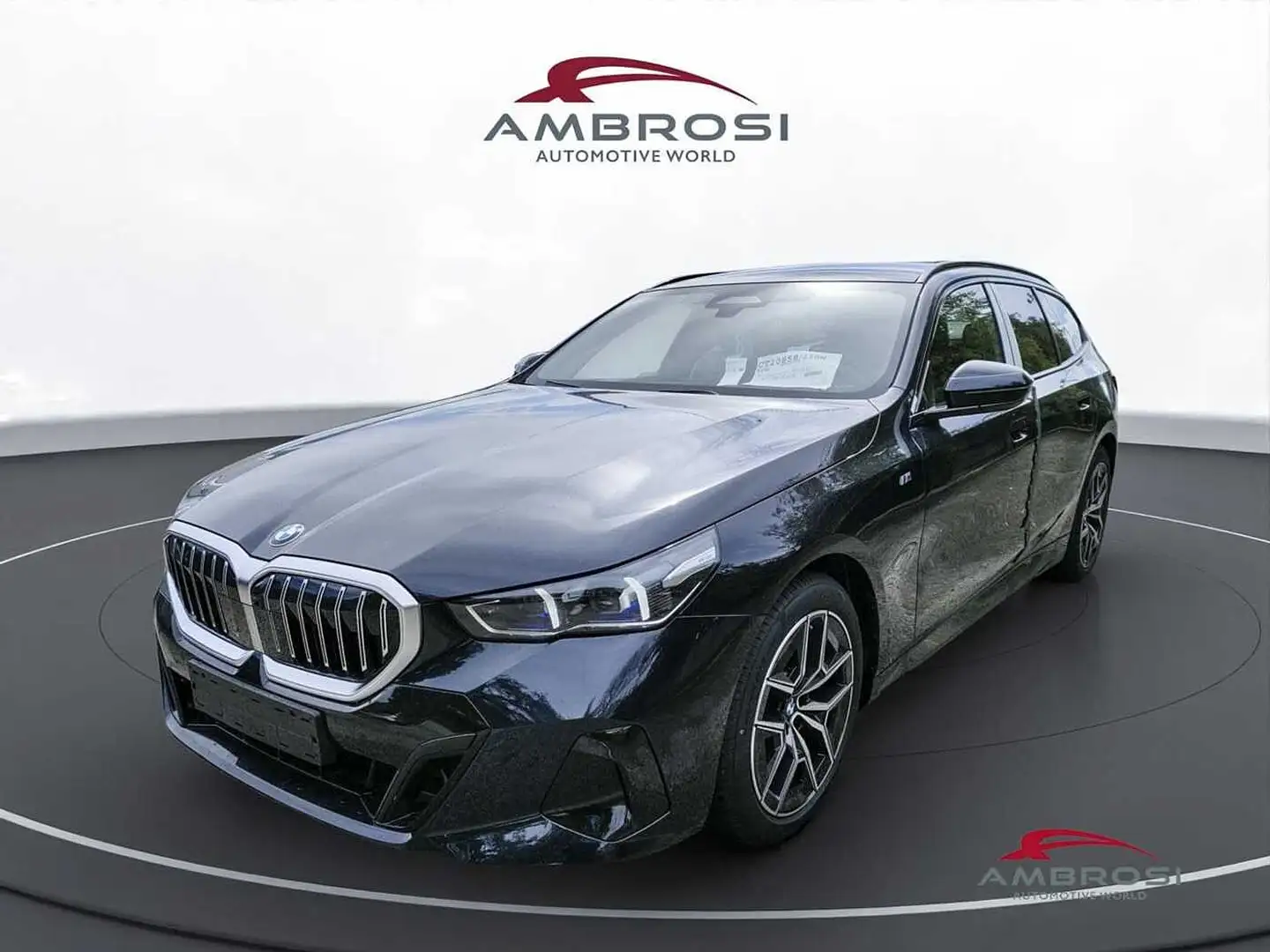 BMW 520 Touring 520d Touring Msport Innovation Travel Pack Zwart - 1
