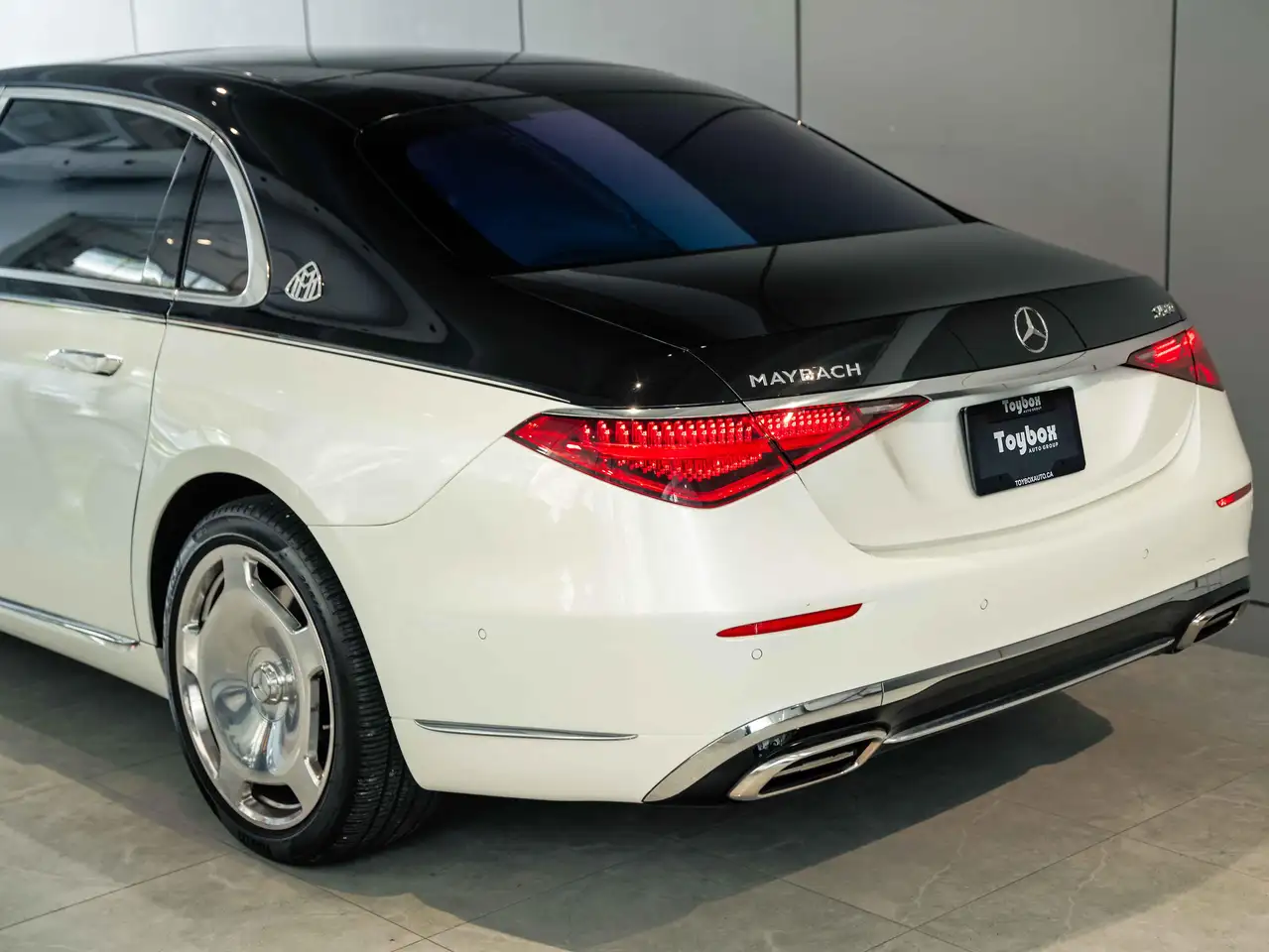 Mercedes-Benz S-Class снимка Mercedes-Benz S-Class