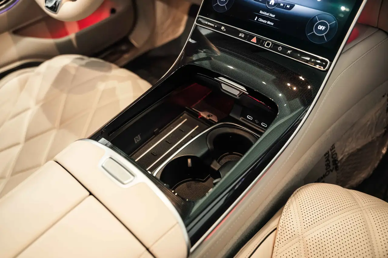Mercedes-Benz S-Class снимка Mercedes-Benz S-Class