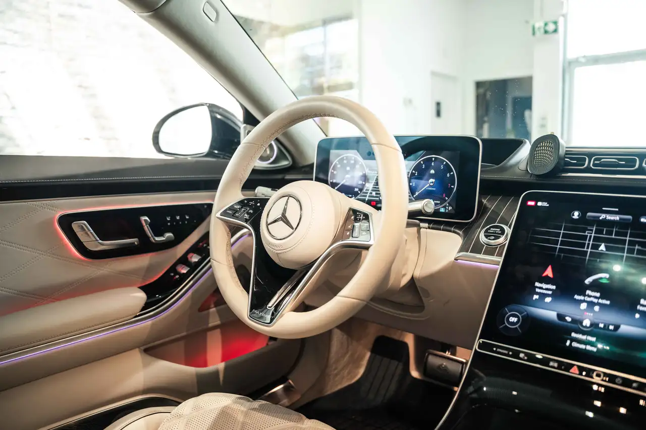 Mercedes-Benz S-Class снимка Mercedes-Benz S-Class