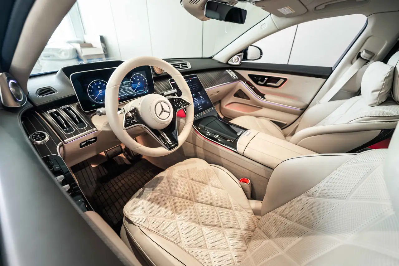 Mercedes-Benz S-Class снимка Mercedes-Benz S-Class