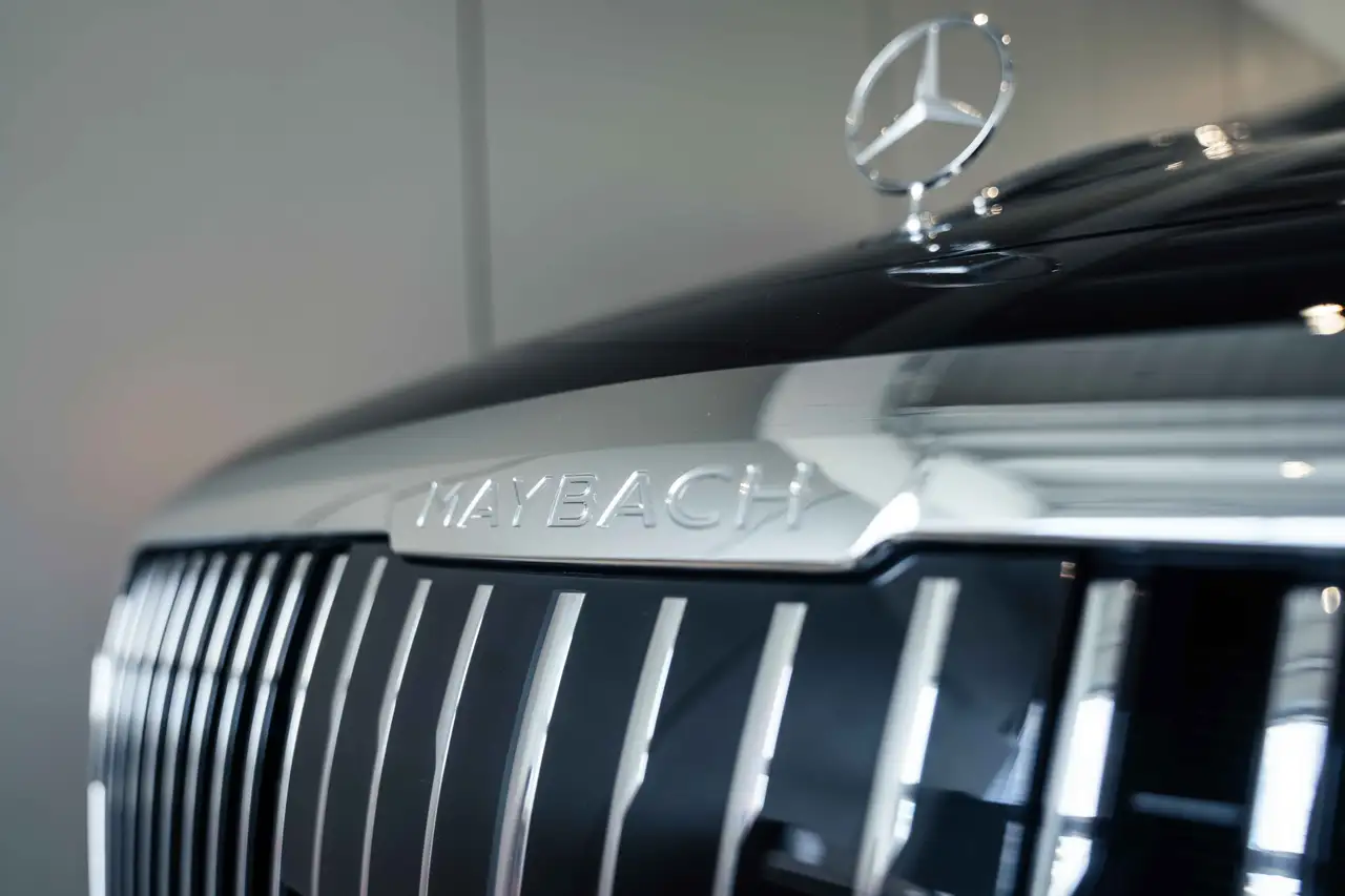 Mercedes-Benz S-Class снимка Mercedes-Benz S-Class