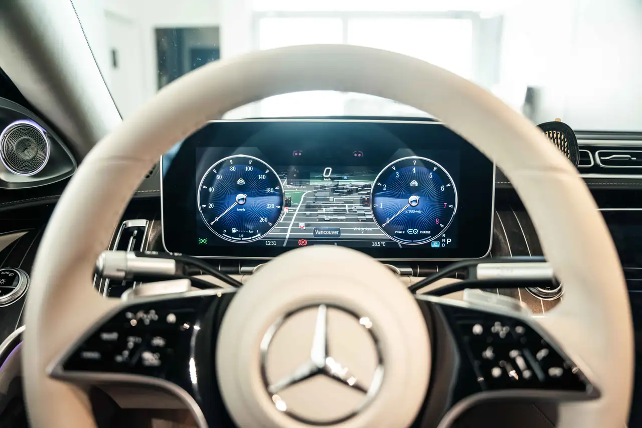 Mercedes-Benz S-Class снимка Mercedes-Benz S-Class
