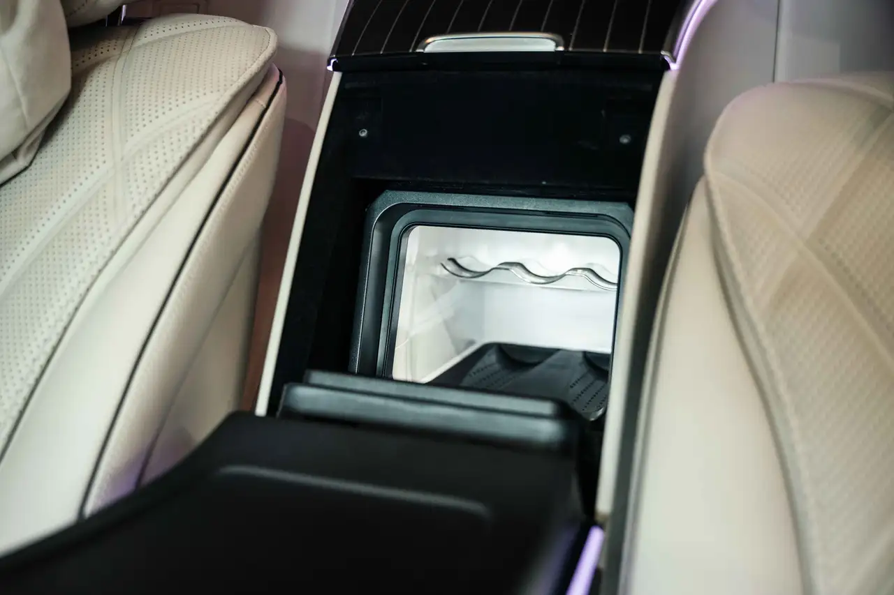 Mercedes-Benz S-Class снимка Mercedes-Benz S-Class