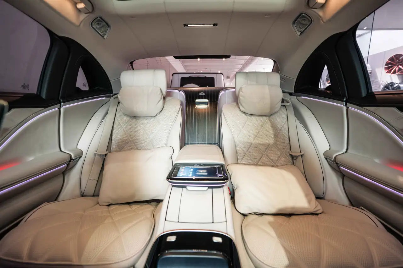 Mercedes-Benz S-Class снимка Mercedes-Benz S-Class