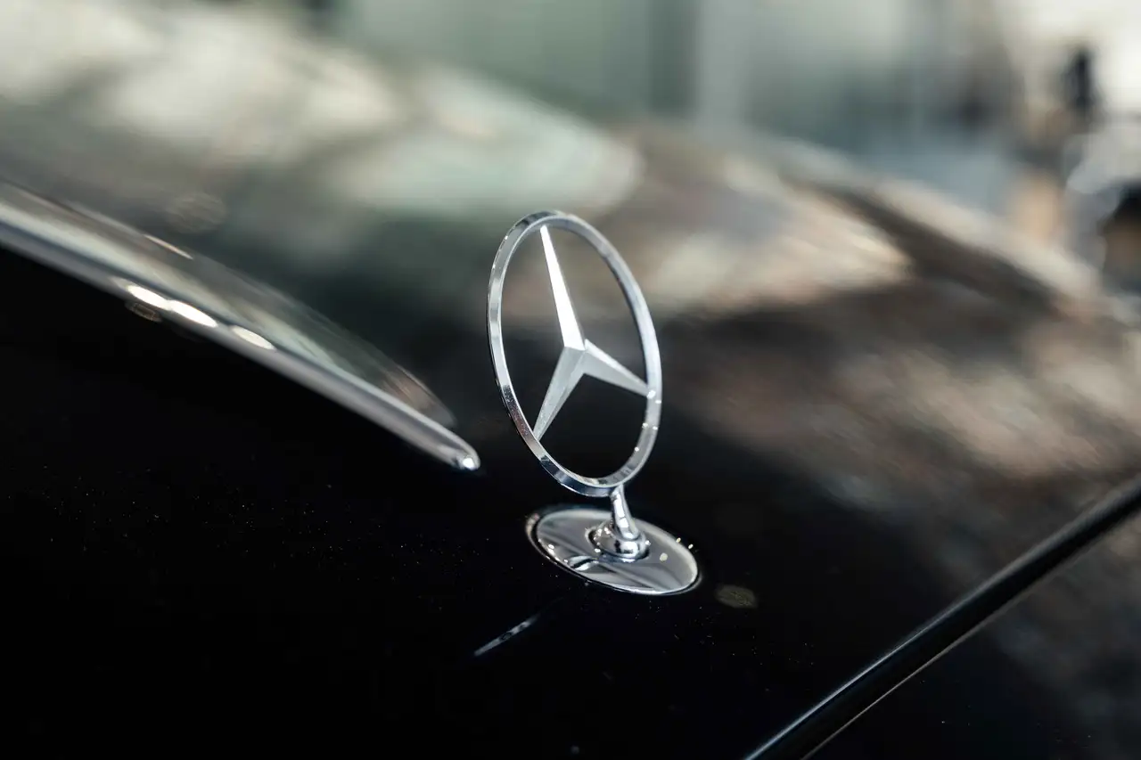 Mercedes-Benz S-Class снимка Mercedes-Benz S-Class