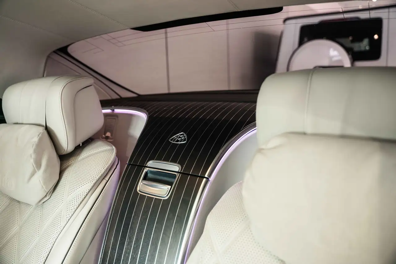 Mercedes-Benz S-Class снимка Mercedes-Benz S-Class
