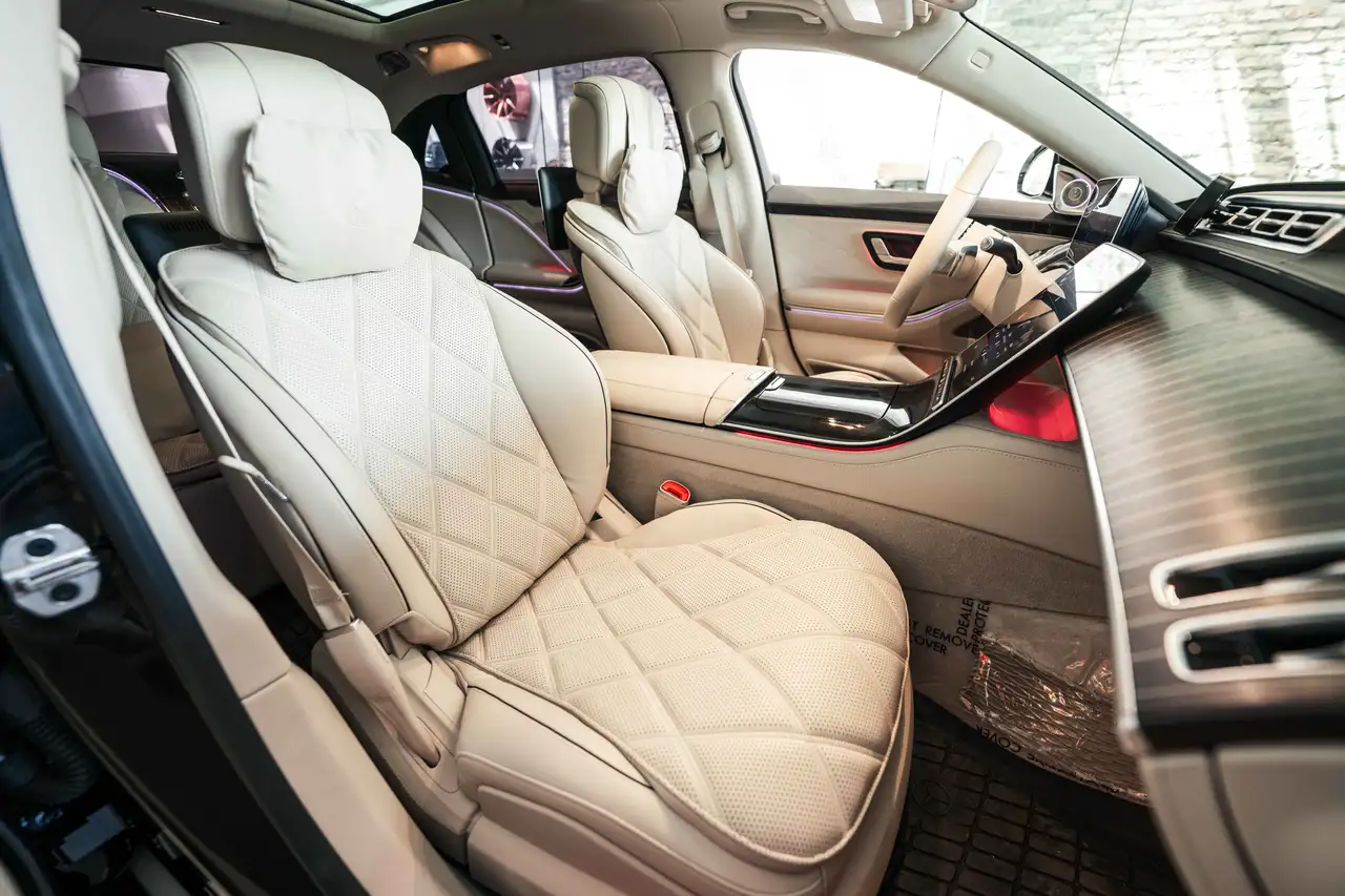 Mercedes-Benz S-Class снимка Mercedes-Benz S-Class