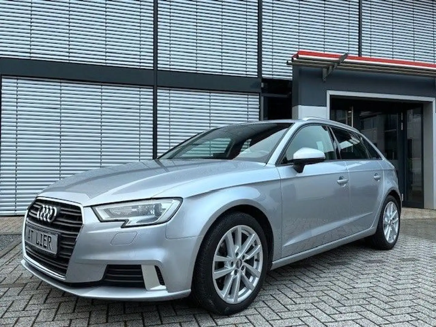 Audi A3 Sportback 1,0 TFSI Sport Silber - 1