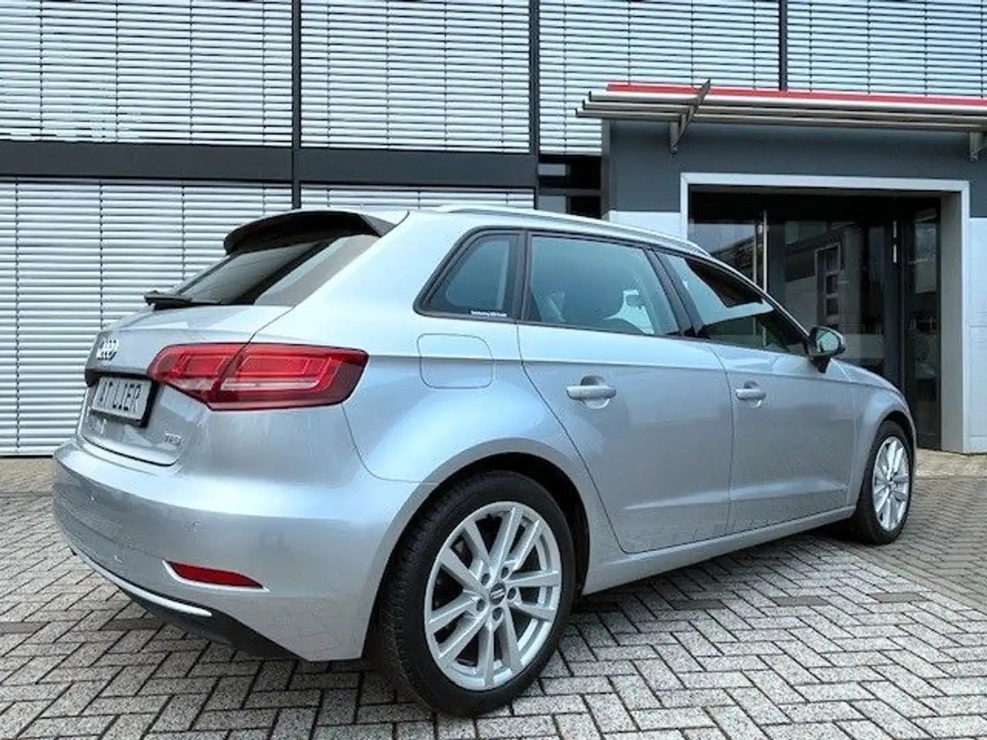 Audi A3 Sportback 1,0 TFSI Sport Silber - 2
