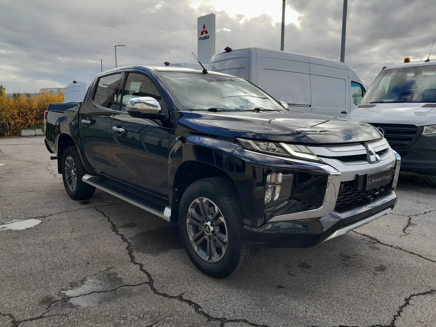 Mitsubishi L200 L200 d.cab 2.3d Hurricane 4wd 150cv IVA ESCLUSA Nero - 2
