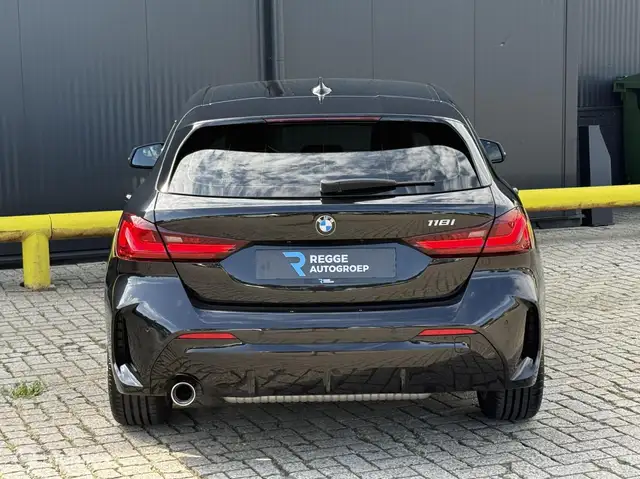 BMW 1 Series view 8