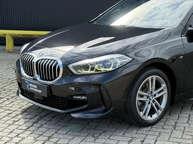 BMW 1 Series view 6