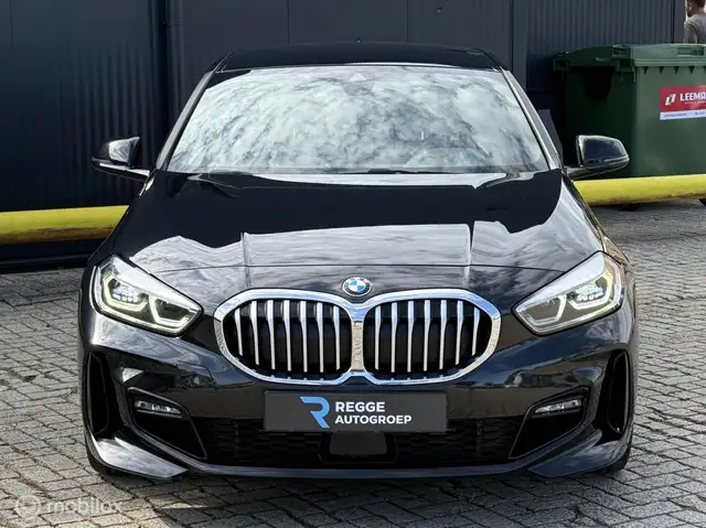BMW 1 Series view 5