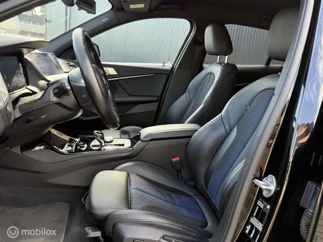 BMW 1 Series view 4