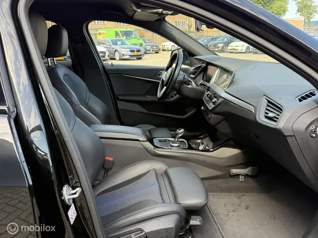BMW 1 Series view 14
