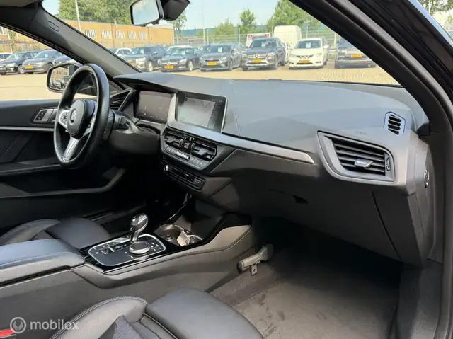BMW 1 Series view 13