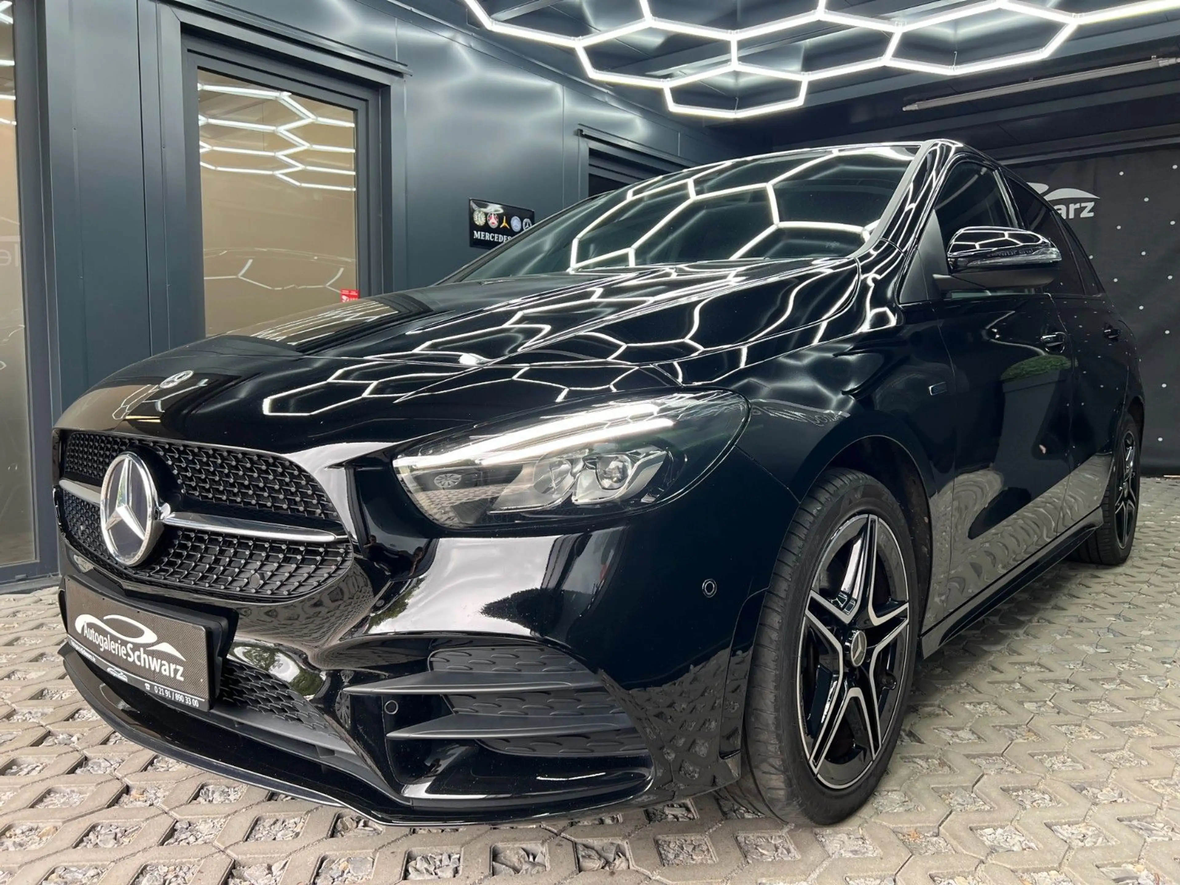 Mercedes-Benz B 250 e 8G AMG NIGHT LED NAV+DAB AMB MEMO KAM AHK — photo 3