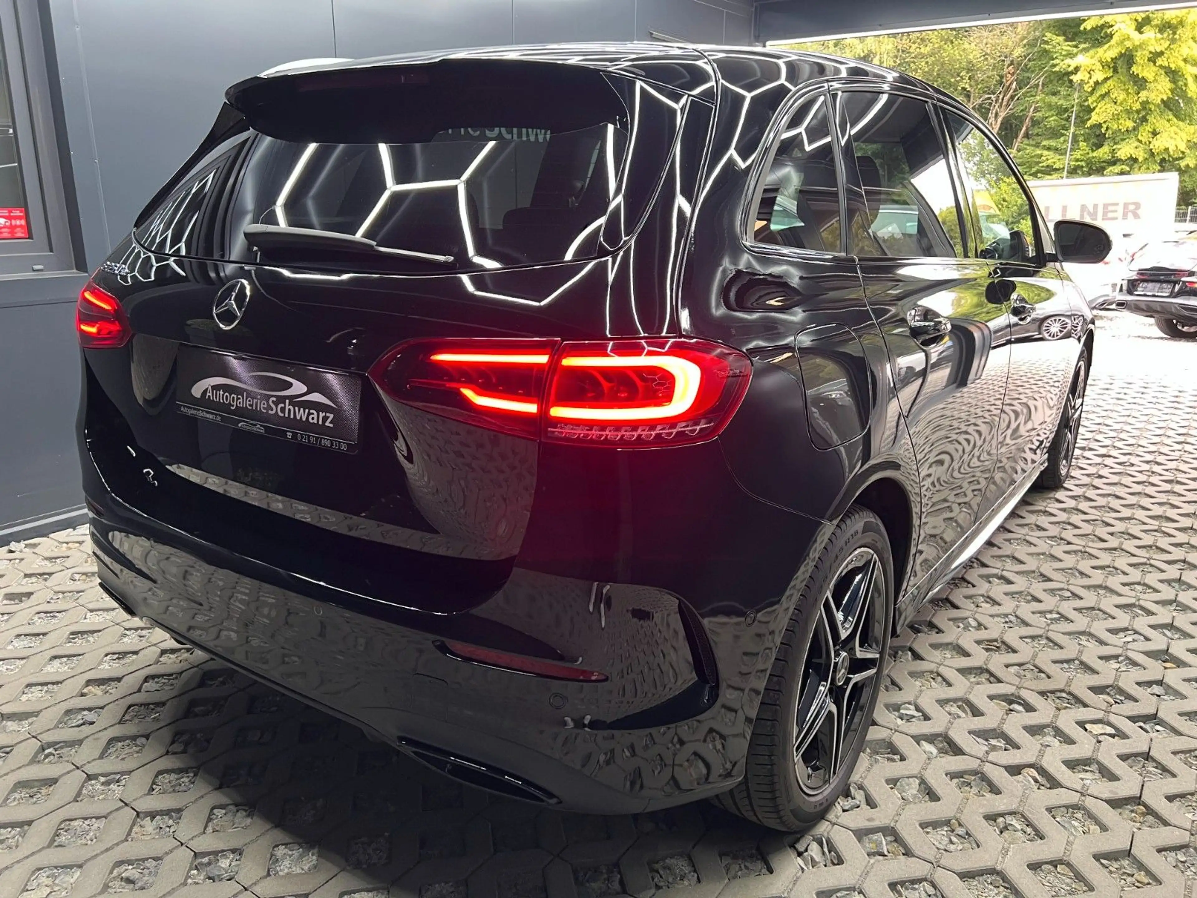 Mercedes-Benz B 250 e 8G AMG NIGHT LED NAV+DAB AMB MEMO KAM AHK — photo 9