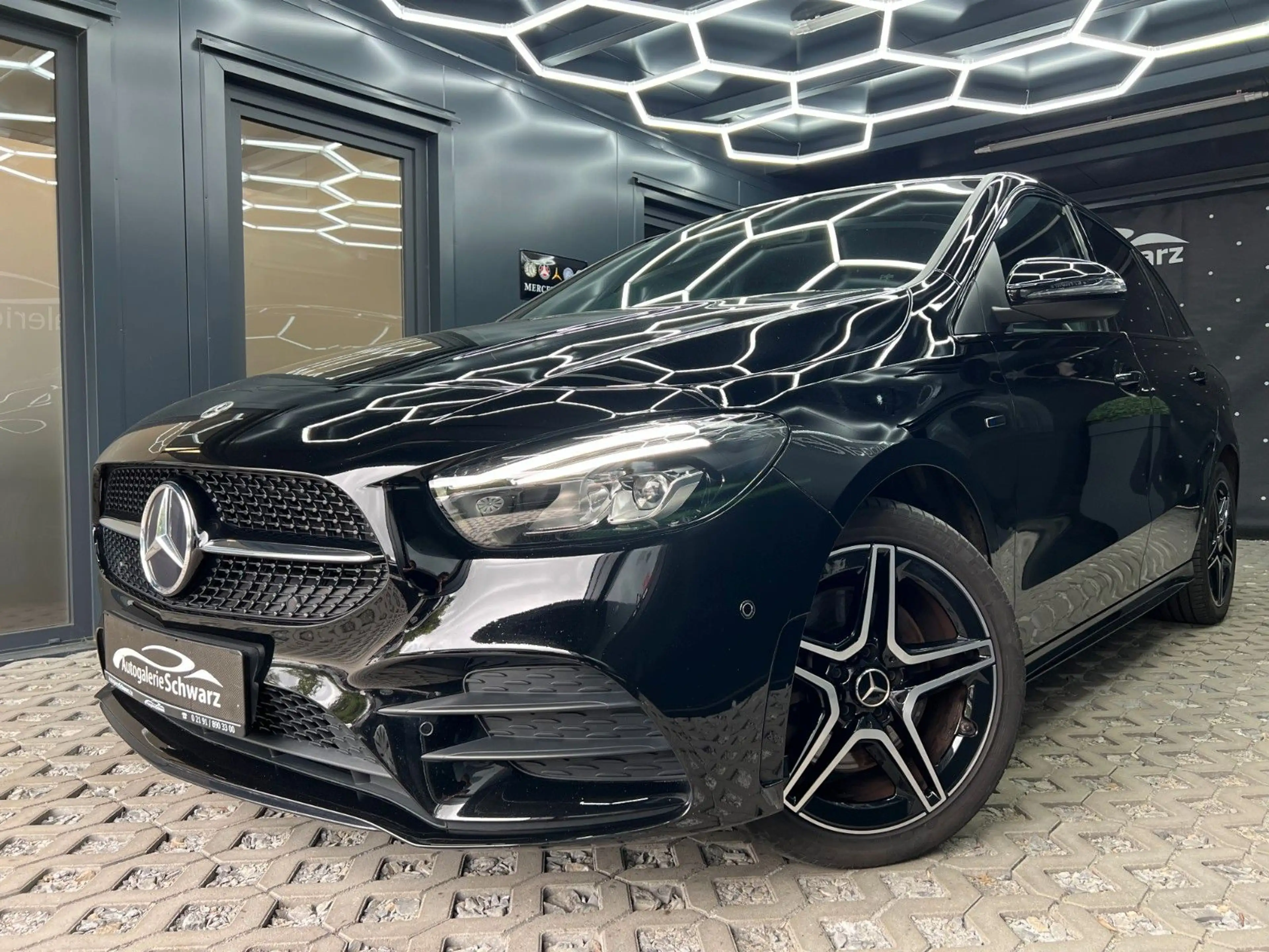 Mercedes-Benz B 250 e 8G AMG NIGHT LED NAV+DAB AMB MEMO KAM AHK
