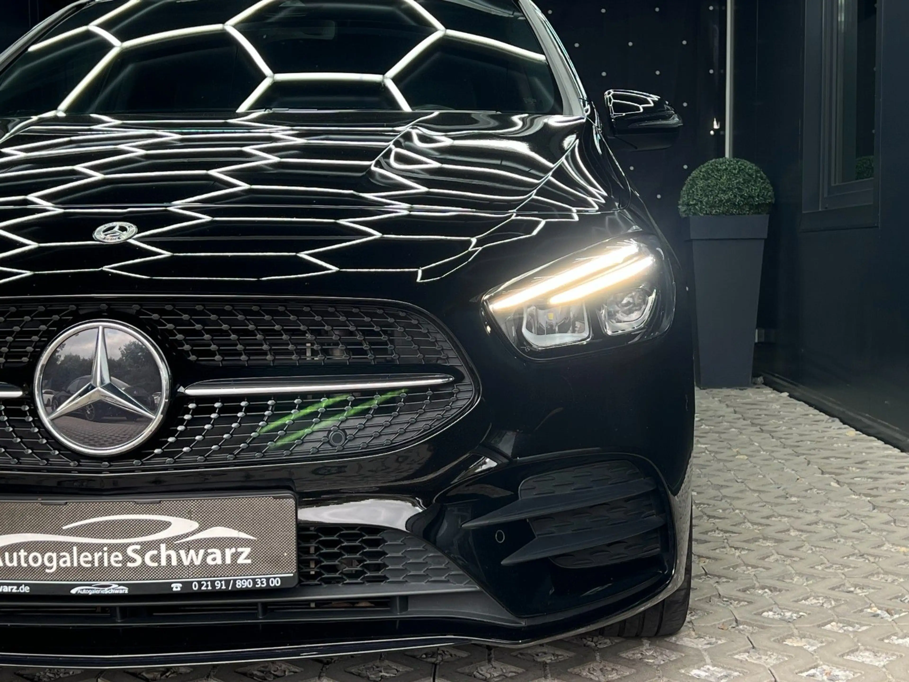 Mercedes-Benz B 250 e 8G AMG NIGHT LED NAV+DAB AMB MEMO KAM AHK — photo 6