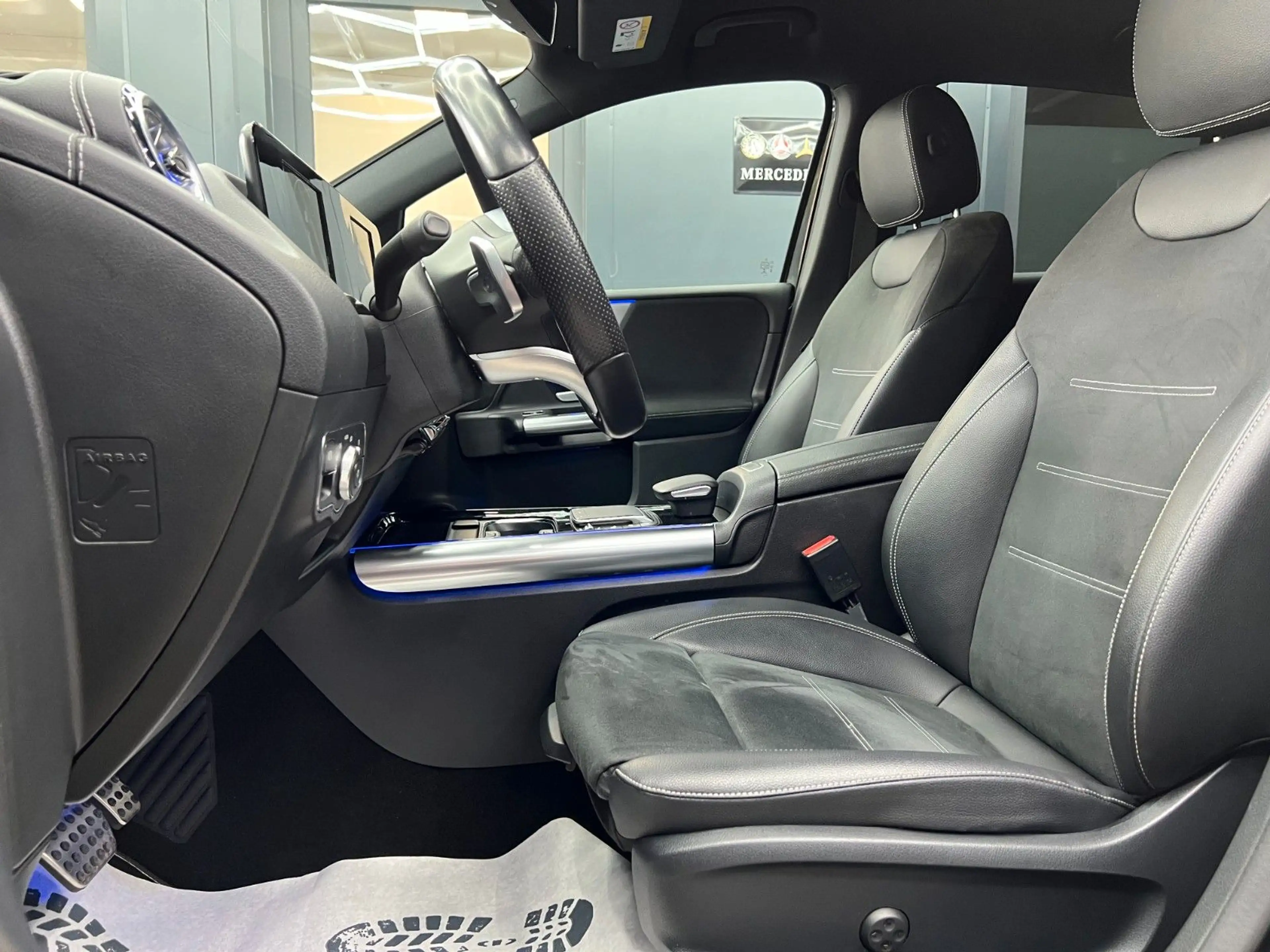 Mercedes-Benz B 250 e 8G AMG NIGHT LED NAV+DAB AMB MEMO KAM AHK — photo 14