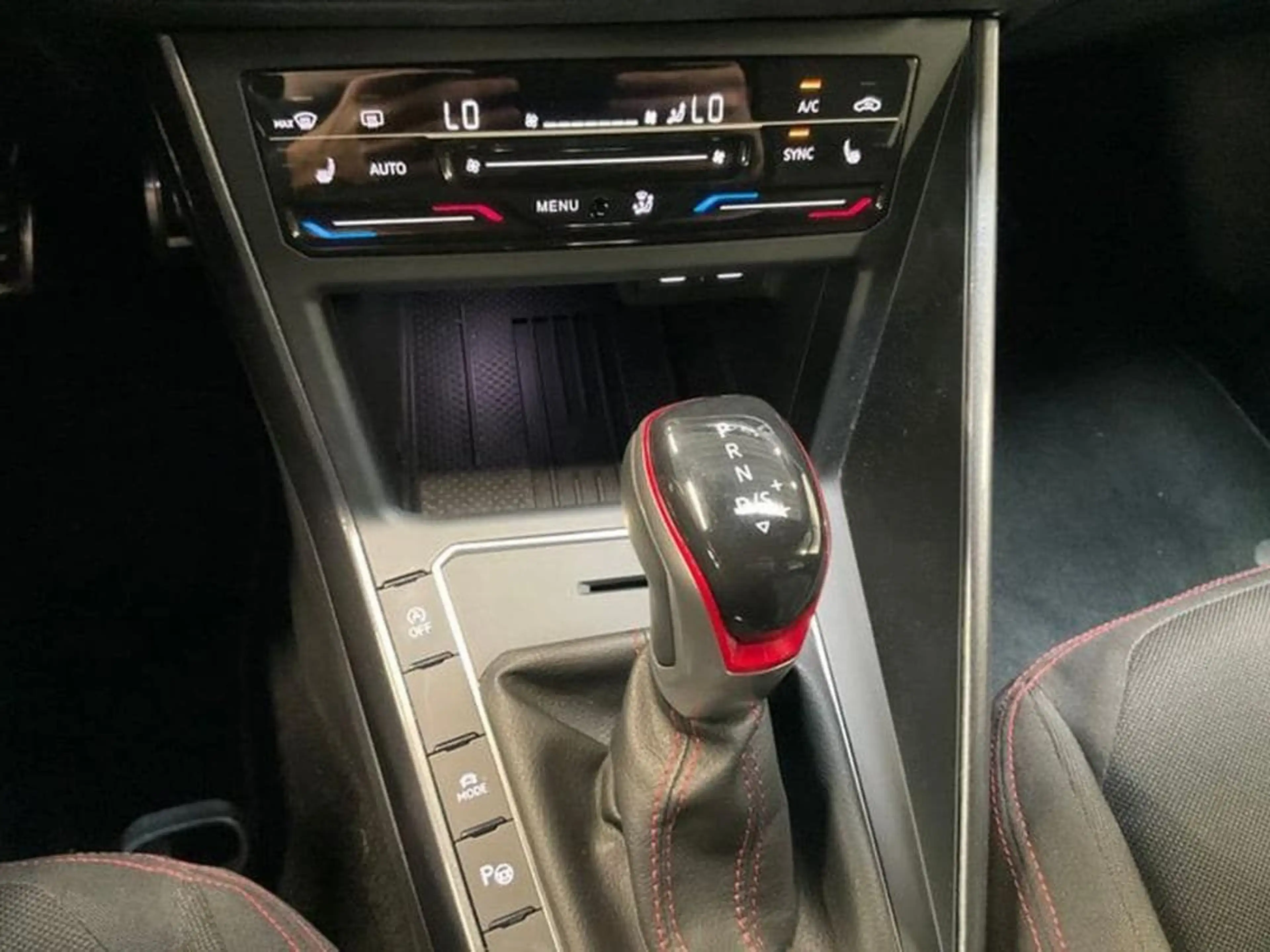 Volkswagen Polo GTI Matrix Travel Side Assist SHZ — photo 9