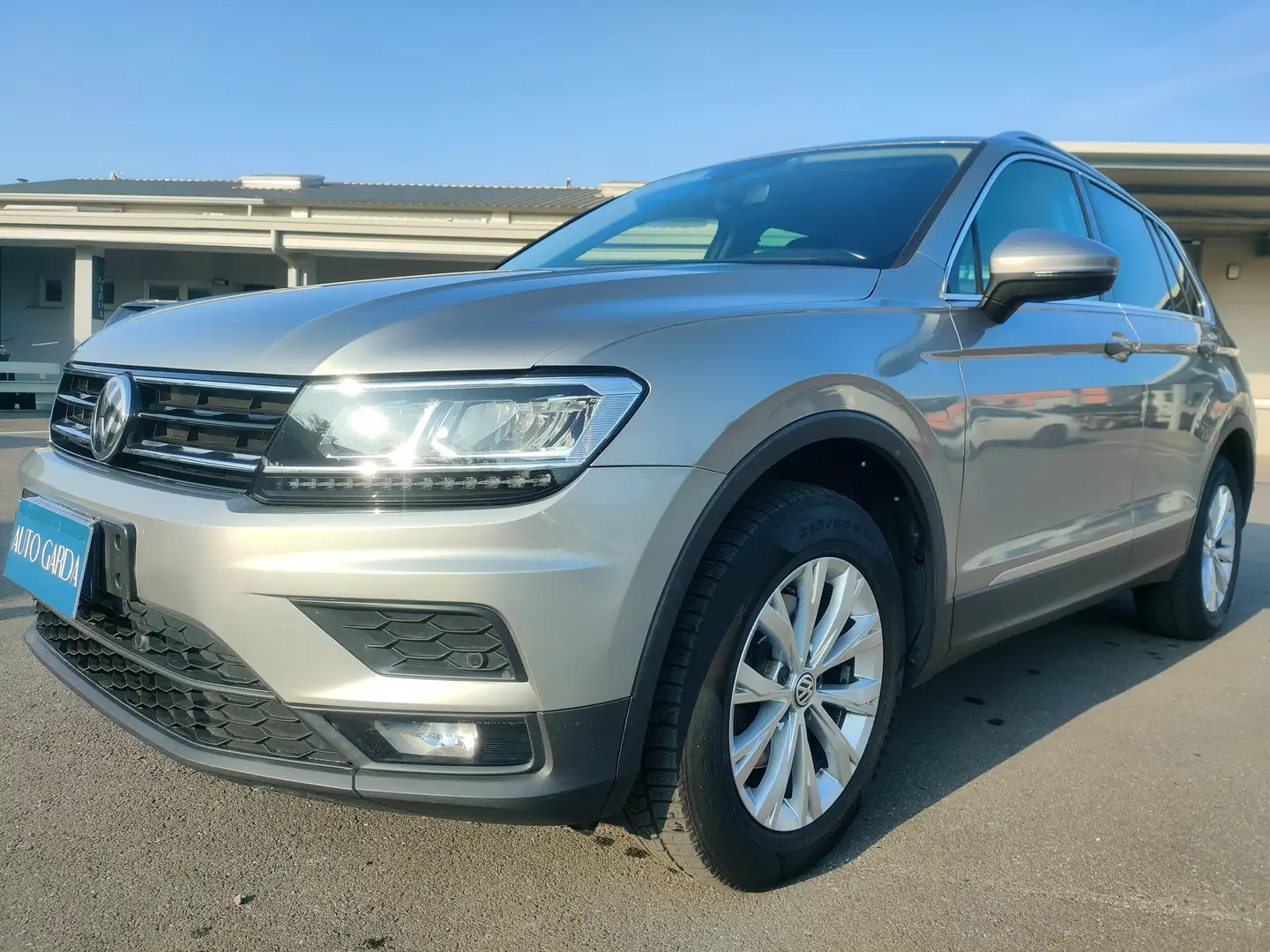 Volkswagen Tiguan II 2020 2.0 tdi Business 4motion 150cv dsg Grigio - 1