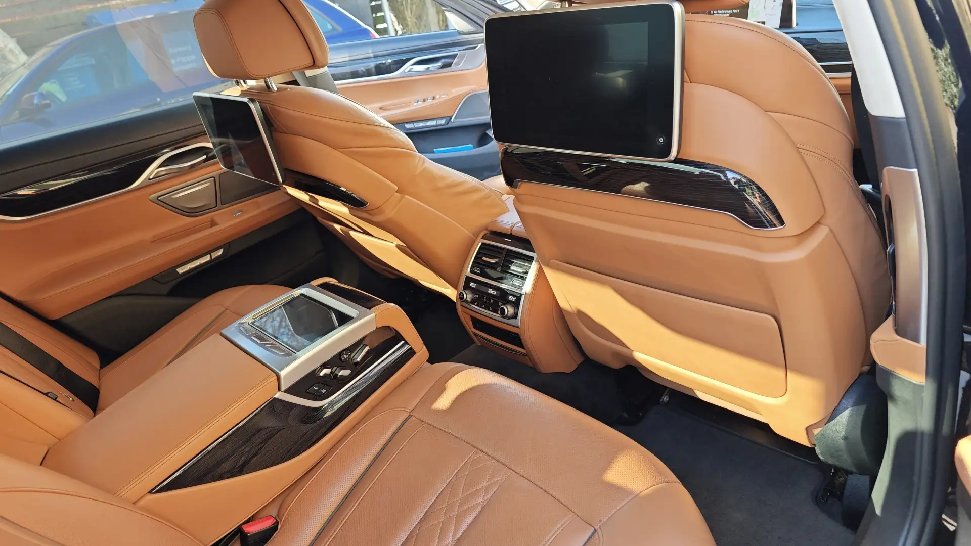 BMW 750 750 i xDrive Schwarz - 2