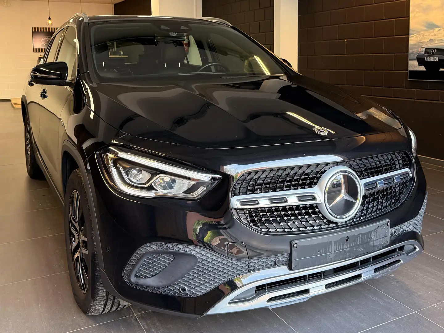 Mercedes-Benz GLA 250 GLA 250 e PHEV Business Solution Zwart - 1