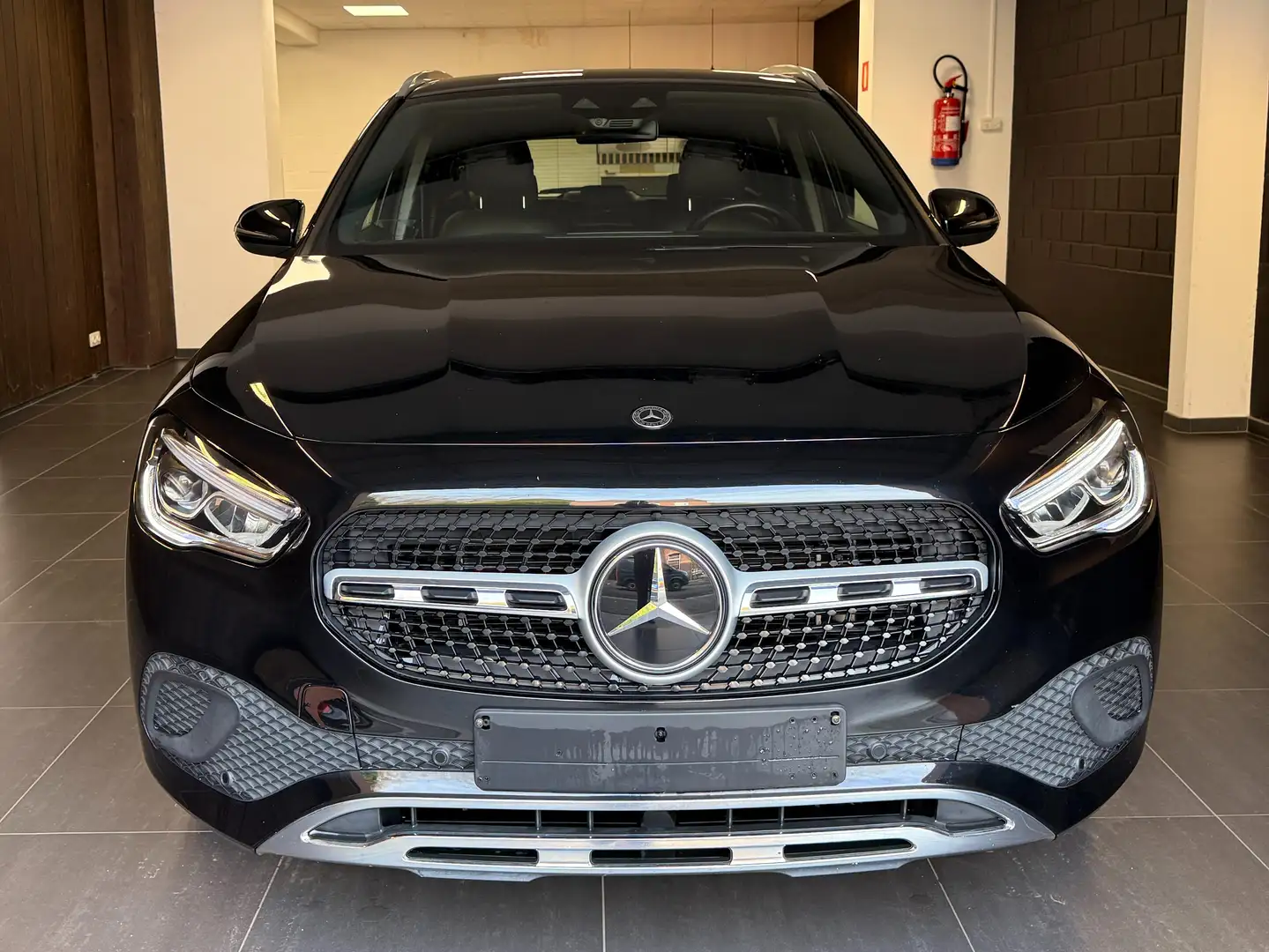 Mercedes-Benz GLA 250 GLA 250 e PHEV Business Solution Zwart - 2