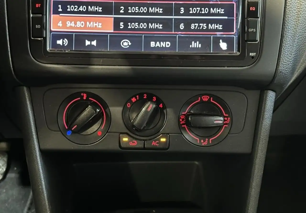 Volkswagen Polo Citadine 5 portes — photo 17