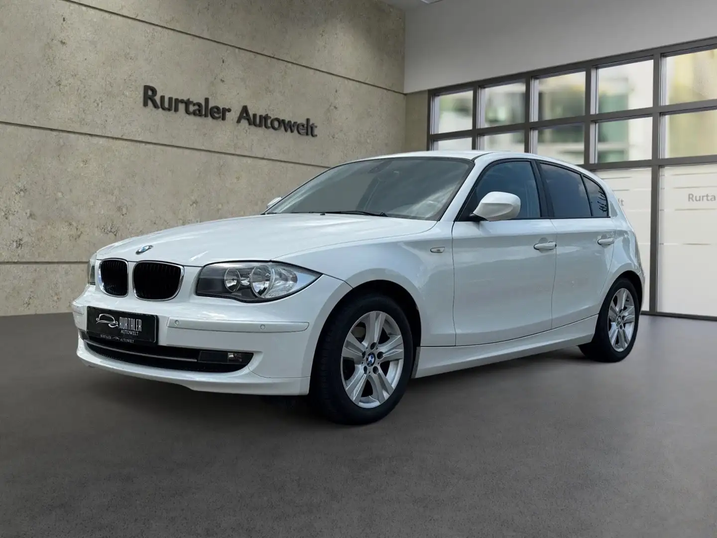 BMW 116 Baureihe 1 Lim. 116i *KLIMAAUT*SHZ*PDC*TEMP* Bianco - 1