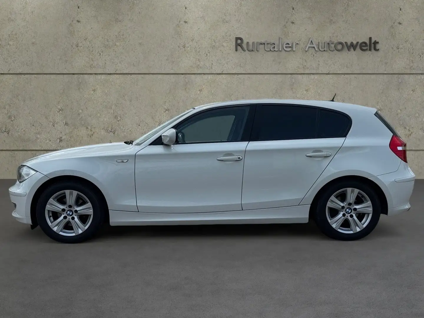 BMW 116 Baureihe 1 Lim. 116i *KLIMAAUT*SHZ*PDC*TEMP* Bianco - 2
