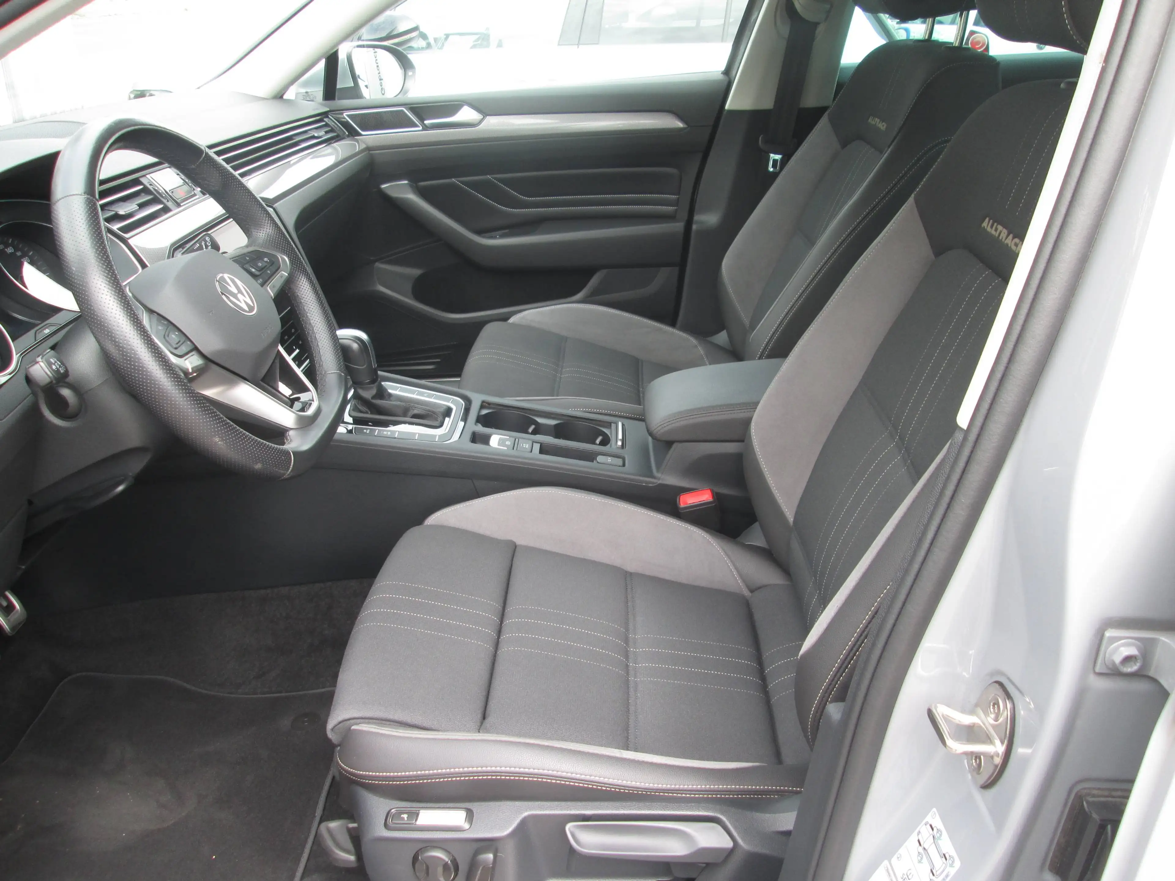 Volkswagen Passat Alltrack Alltrack 4Motion 2.0 TDI DSG AHK LED ACC REAR VIEW — photo 2