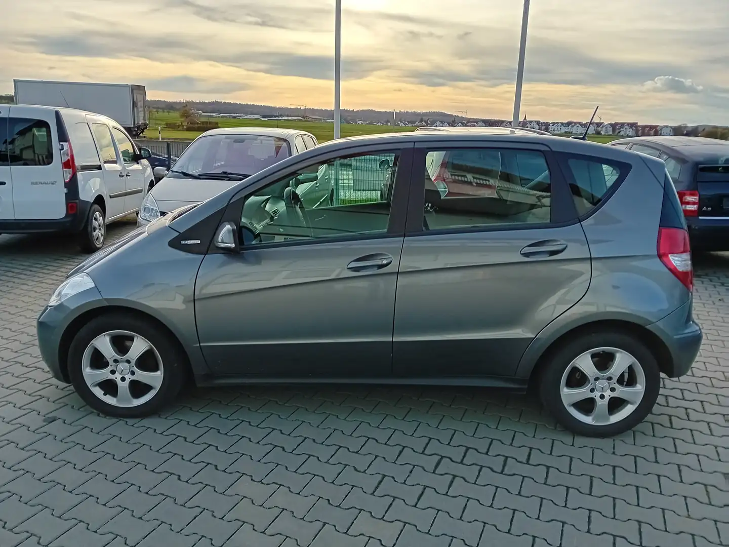 Mercedes-Benz A 160 A 160 2 Halter, Anhängerkupplung HU+AU neu Grau - 2