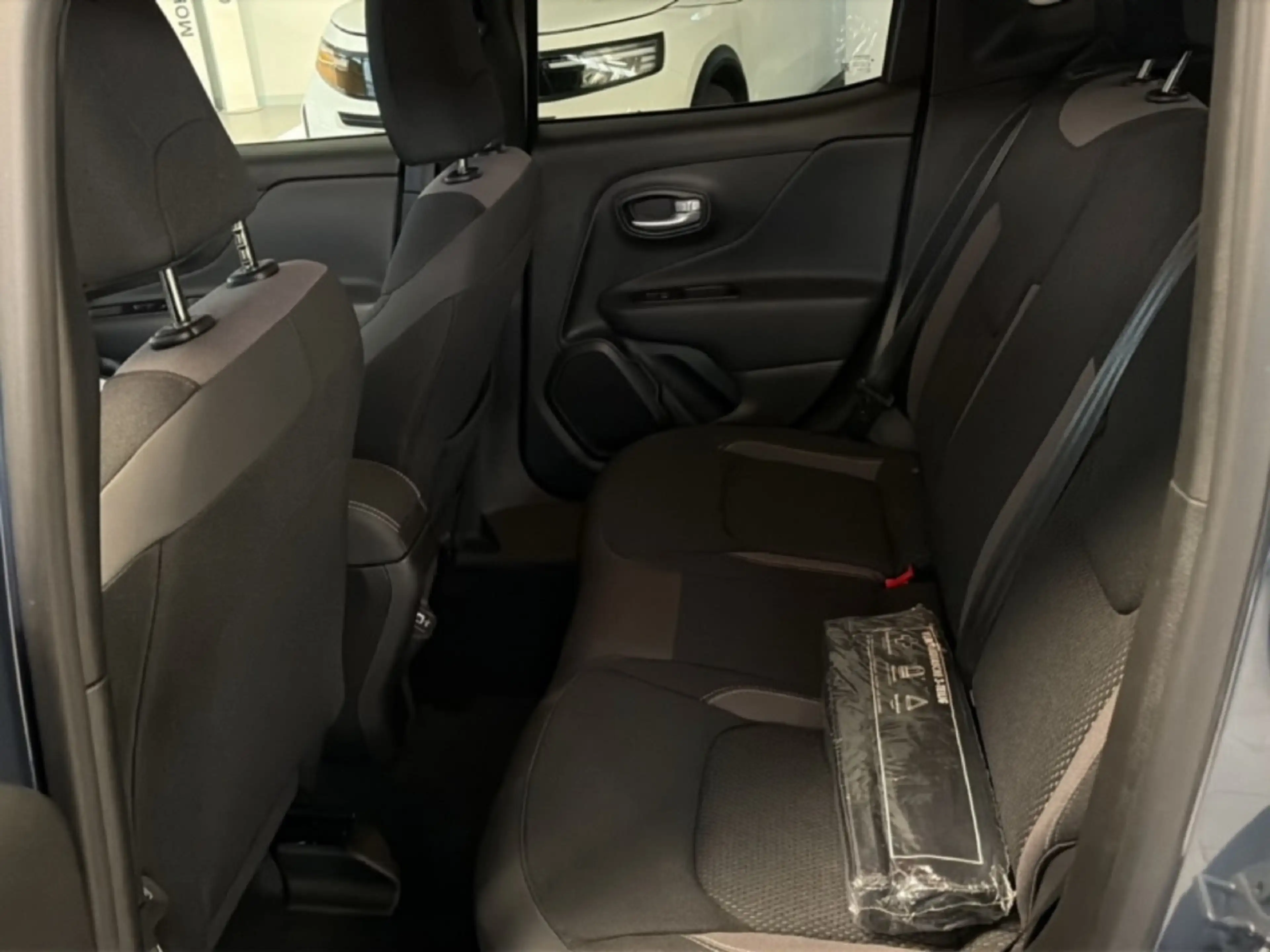 Jeep Renegade MHEV Limited Navi LED Apple CarPlay Allwetterreife — photo 14