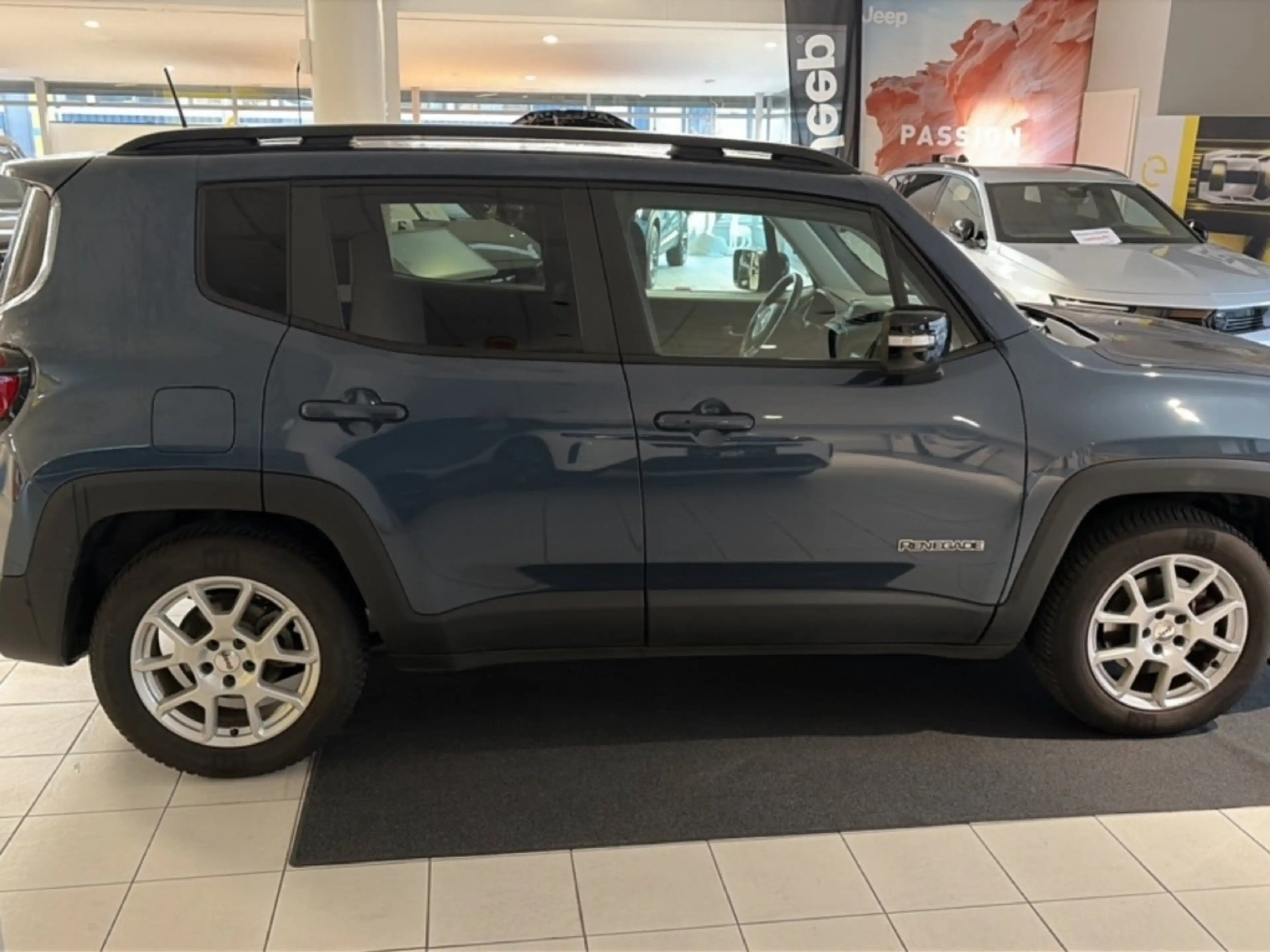 Jeep Renegade MHEV Limited Navi LED Apple CarPlay Allwetterreife — photo 8