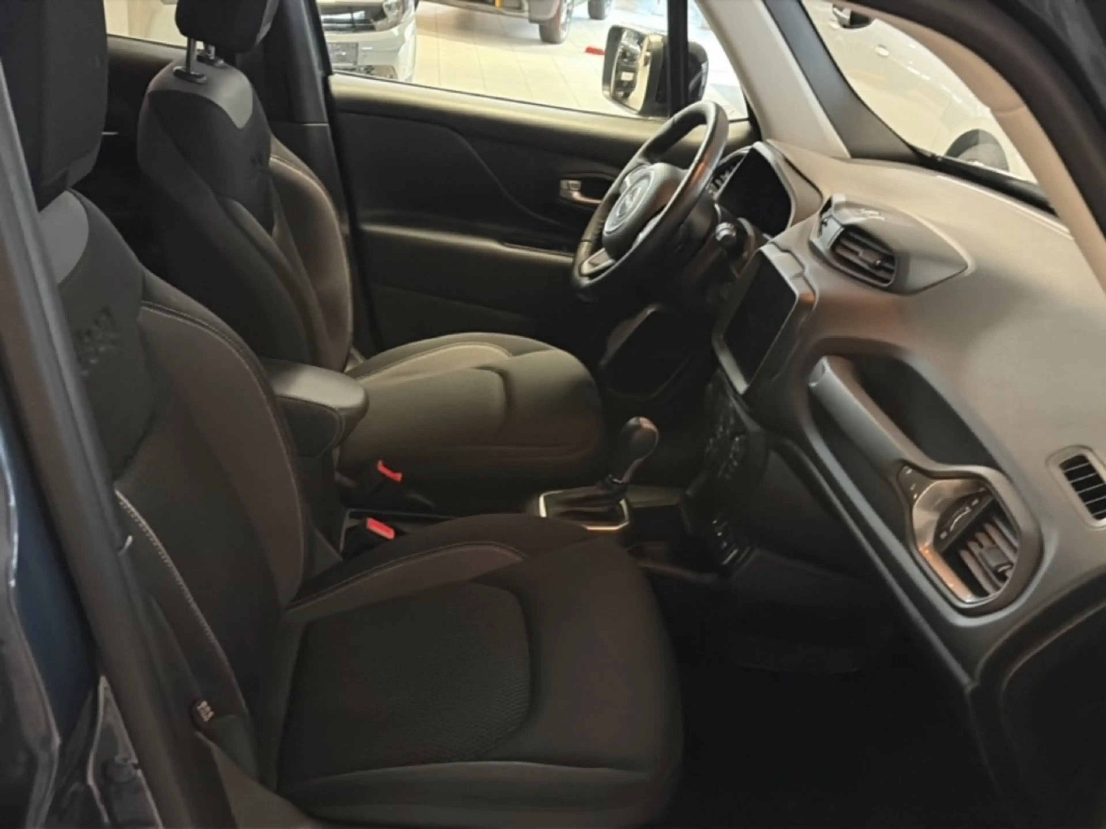 Jeep Renegade MHEV Limited Navi LED Apple CarPlay Allwetterreife — photo 12
