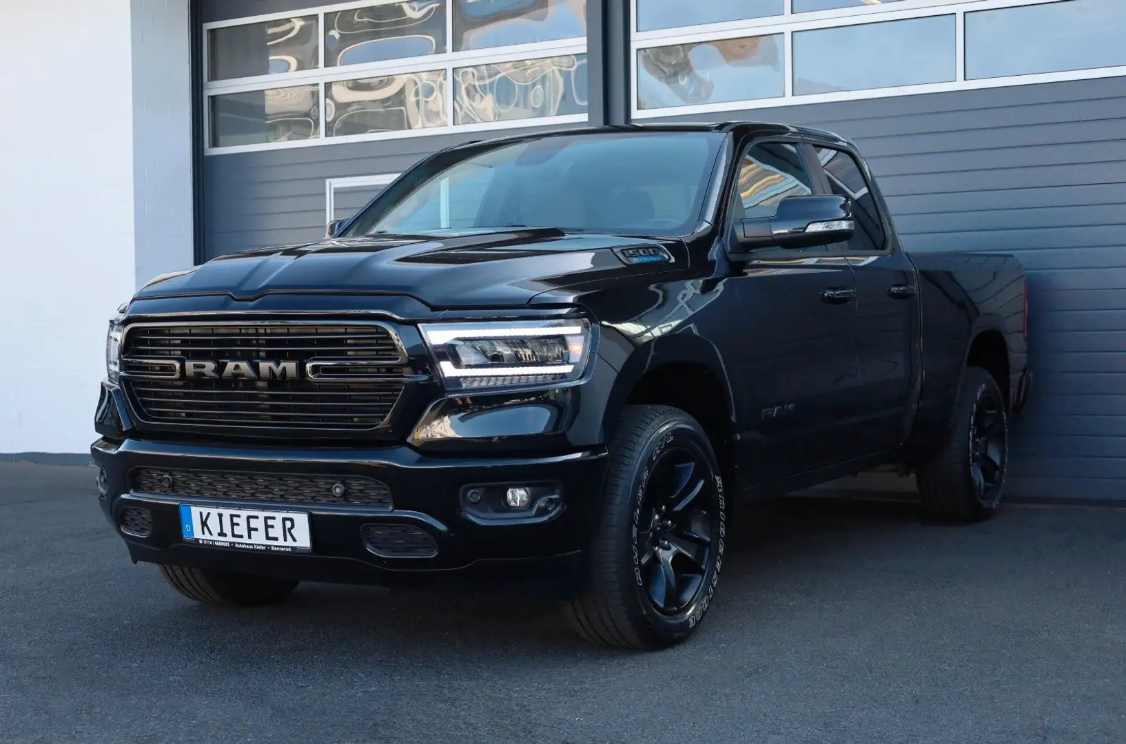 Dodge RAM BIG HORN 3.6 V6/4x4/AHK/APPLE/SHZ/KAMERA/R20 Schwarz - 1