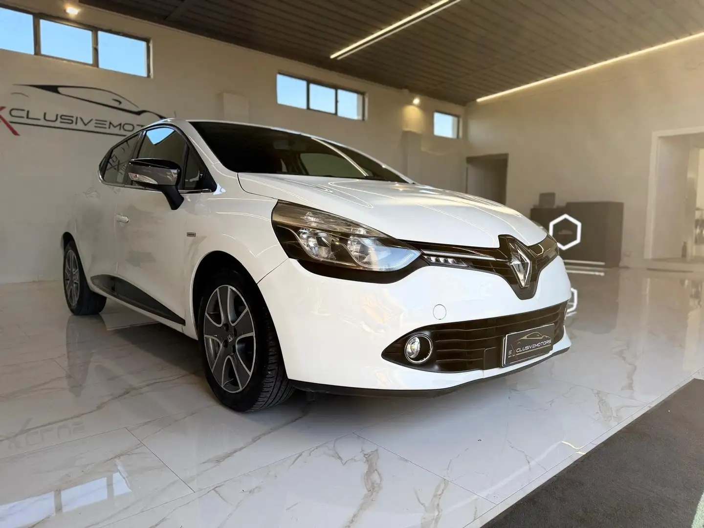 Renault Clio Clio IV 2015 5p 1.5 dci Costume National 90cv Wit - 1
