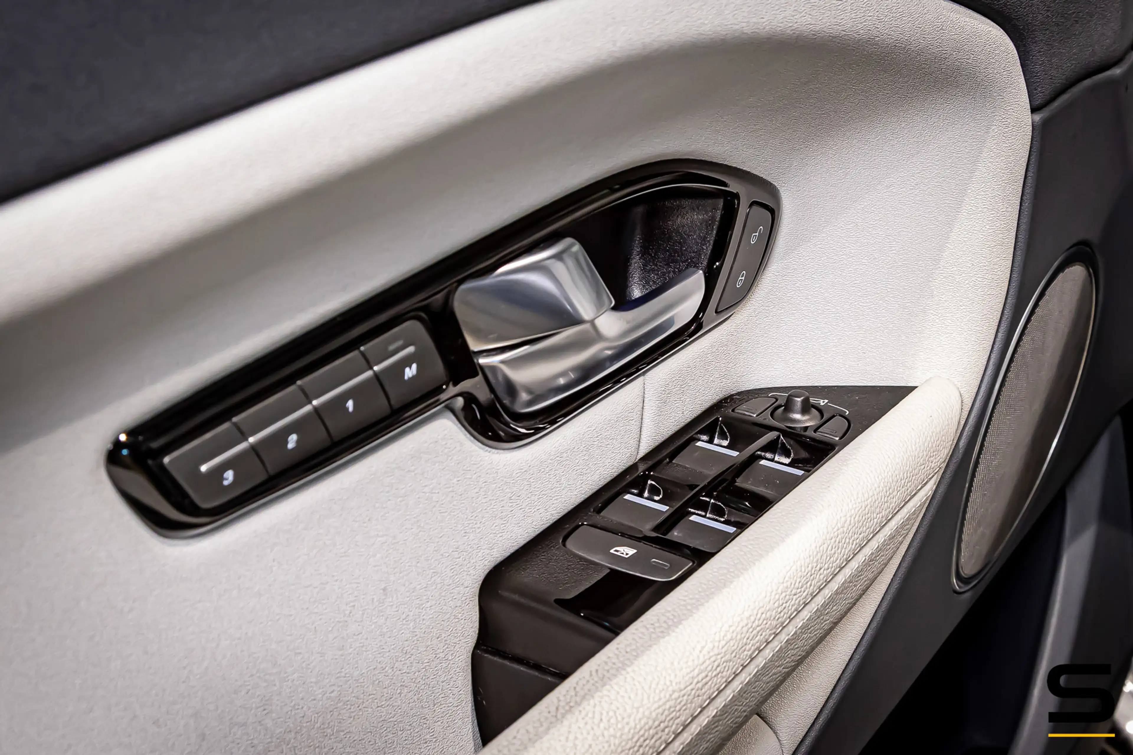 Land Rover Range Rover Evoque 2.0 TD4 HSE|Pano|1eig|NAP|Cam — photo 4