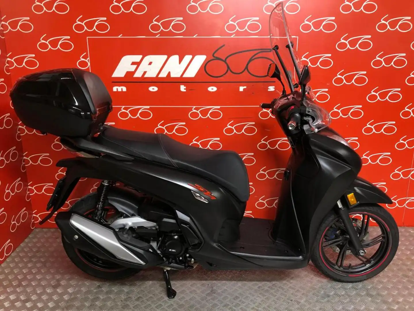 Honda SH 350i A Nero - 1