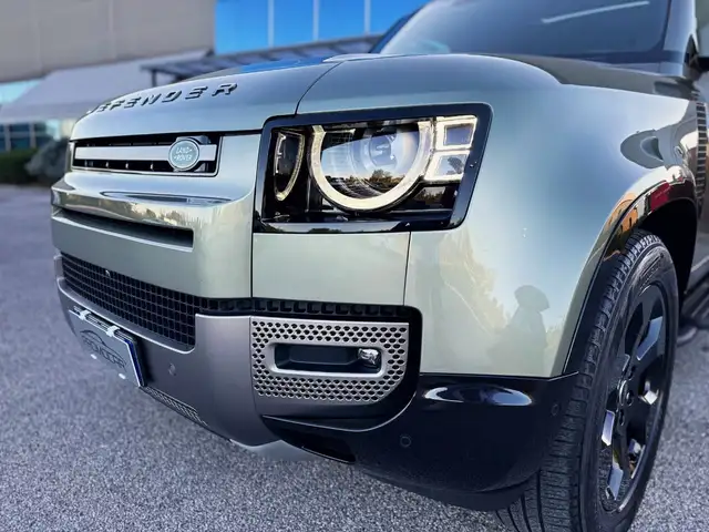 Land Rover Defender view 21