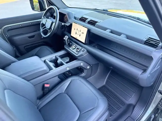 Land Rover Defender view 13