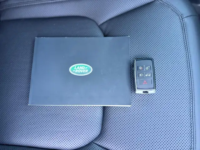 Land Rover Defender view 14