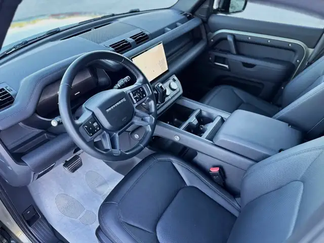 Land Rover Defender view 7